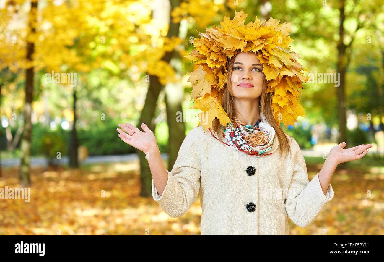 girl portrait with leaves on head in autumn city park Stock Photo - Alamy