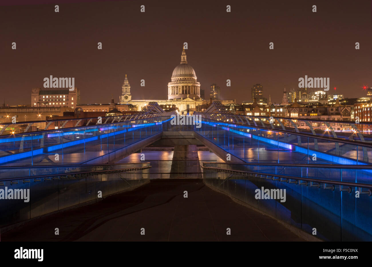 St Pauls Cathedral And The Millennium Bridge At Night Stock Photo Alamy St Pauls Cathedral And The Millennium Bridge At Night Stock Photo Alamy