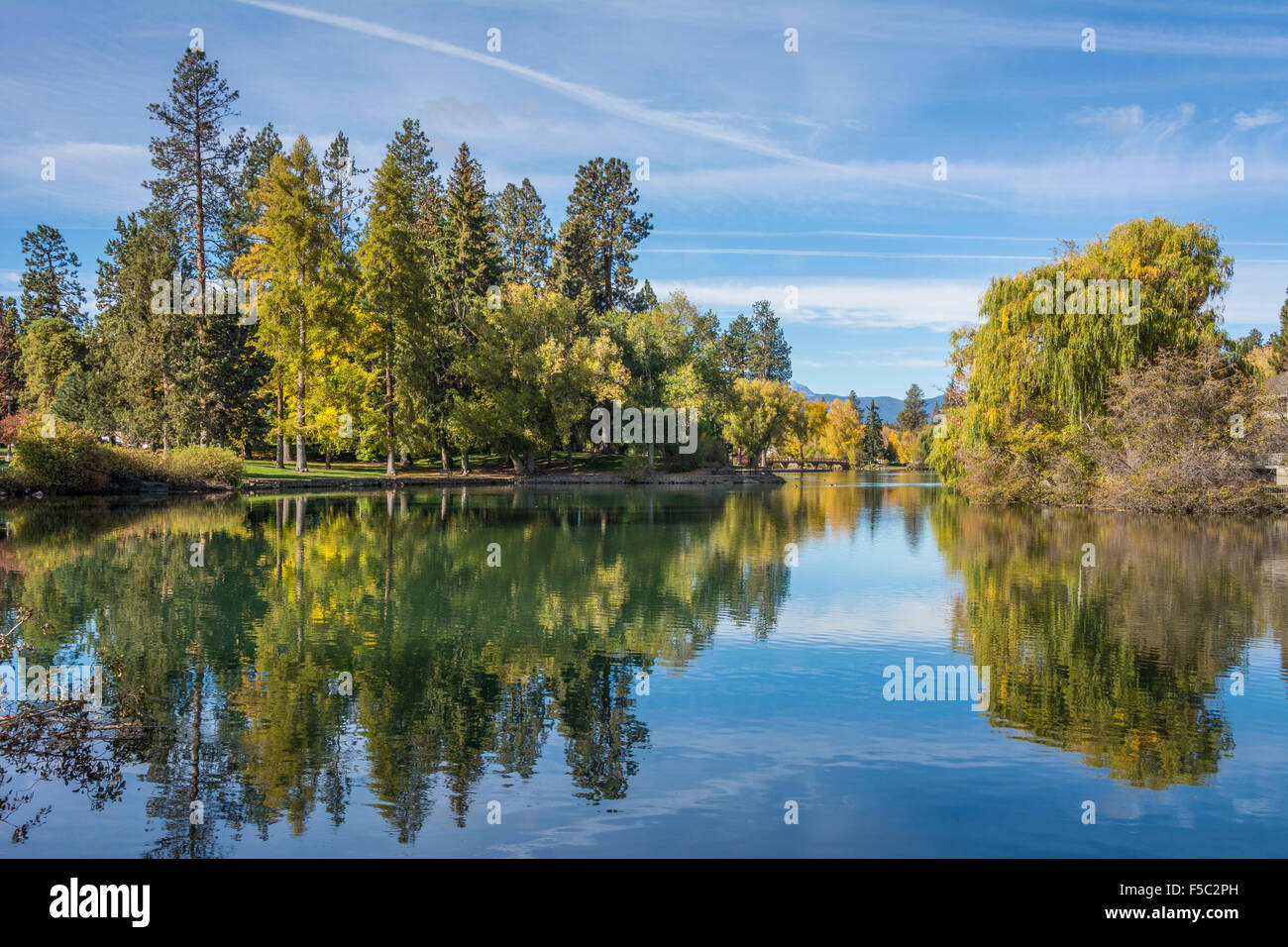 Mirror Pond Park, Deschutes River, Bend, Oregon Stock Photo Alamy