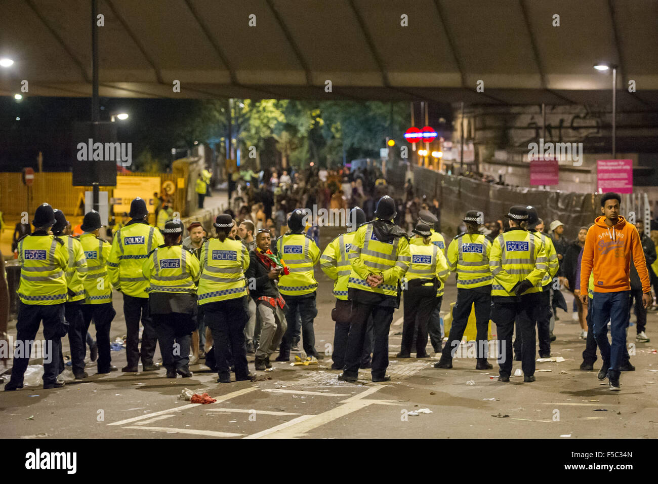 Drunks, Nitrous Oxide, the walking wounded and piles of rubbish: The aftermath of the Notting Hill Carnival.  Featuring: View, Atmosphere Where: London, United Kingdom When: 31 Aug 2015 C Stock Photo