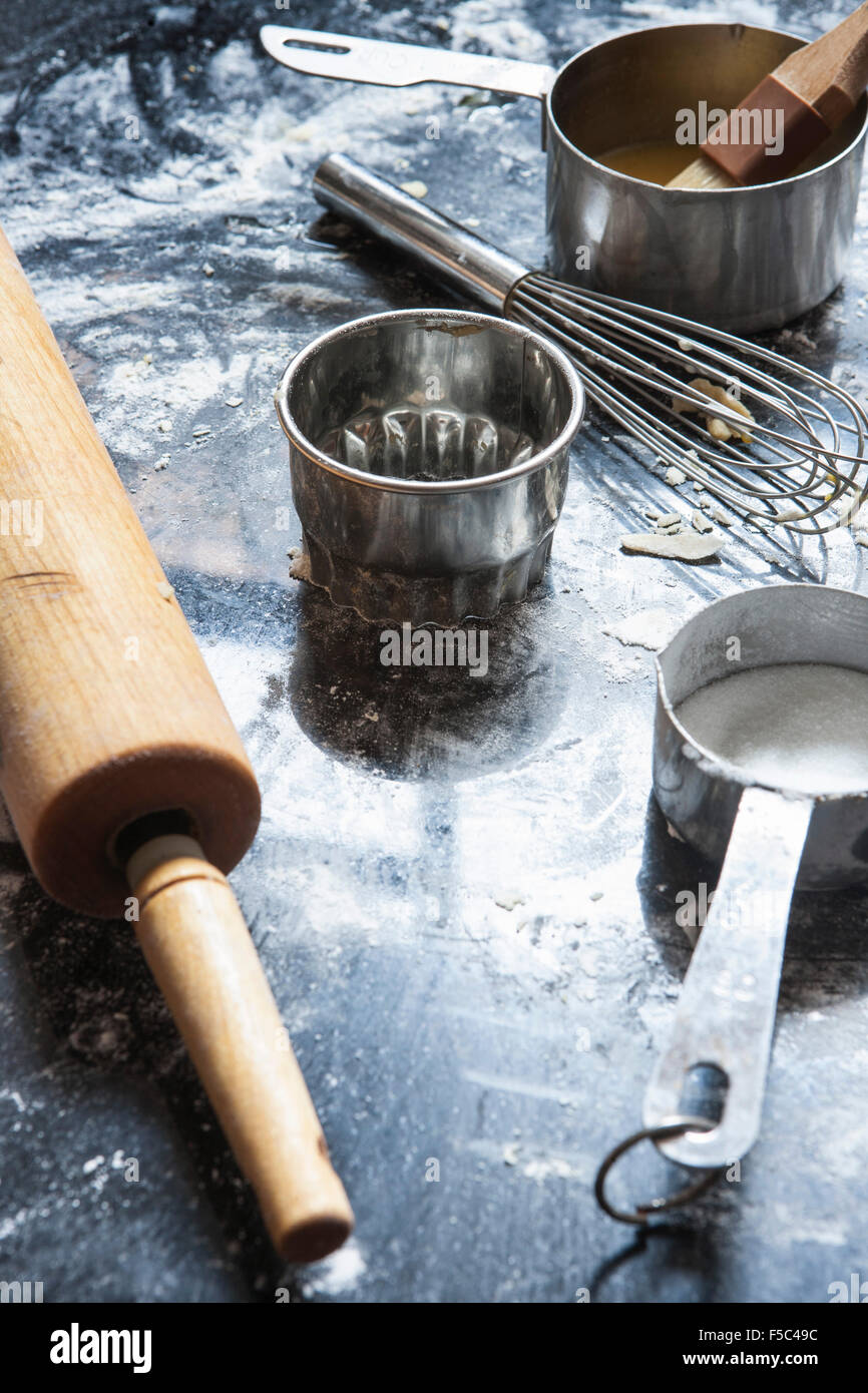 https://c8.alamy.com/comp/F5C49C/bakers-table-with-rolling-pin-measuring-cup-whisk-and-cookie-cutter-F5C49C.jpg