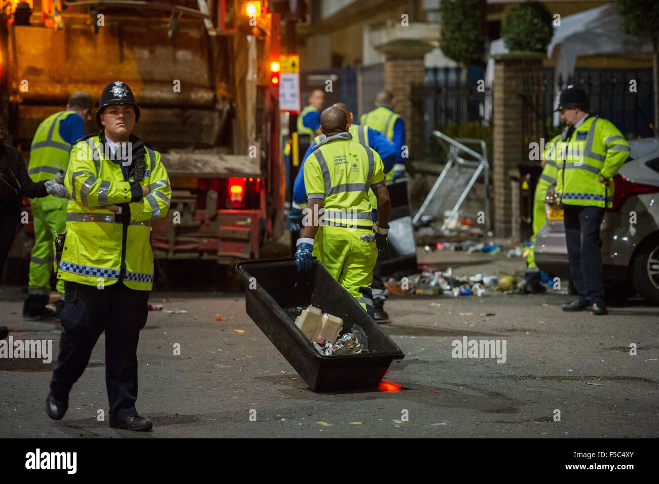 Drunks, Nitrous Oxide, the walking wounded and piles of rubbish: The aftermath of the Notting Hill Carnival.  Featuring: View Where: London, United Kingdom When: 31 Aug 2015 C Stock Photo