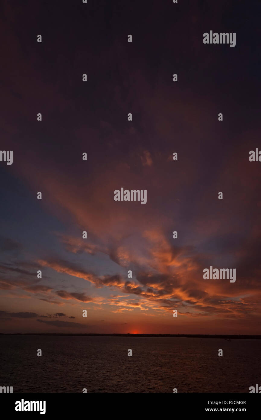 Yarmouth isle of wight boats sea, sunset solent Stock Photo Alamy