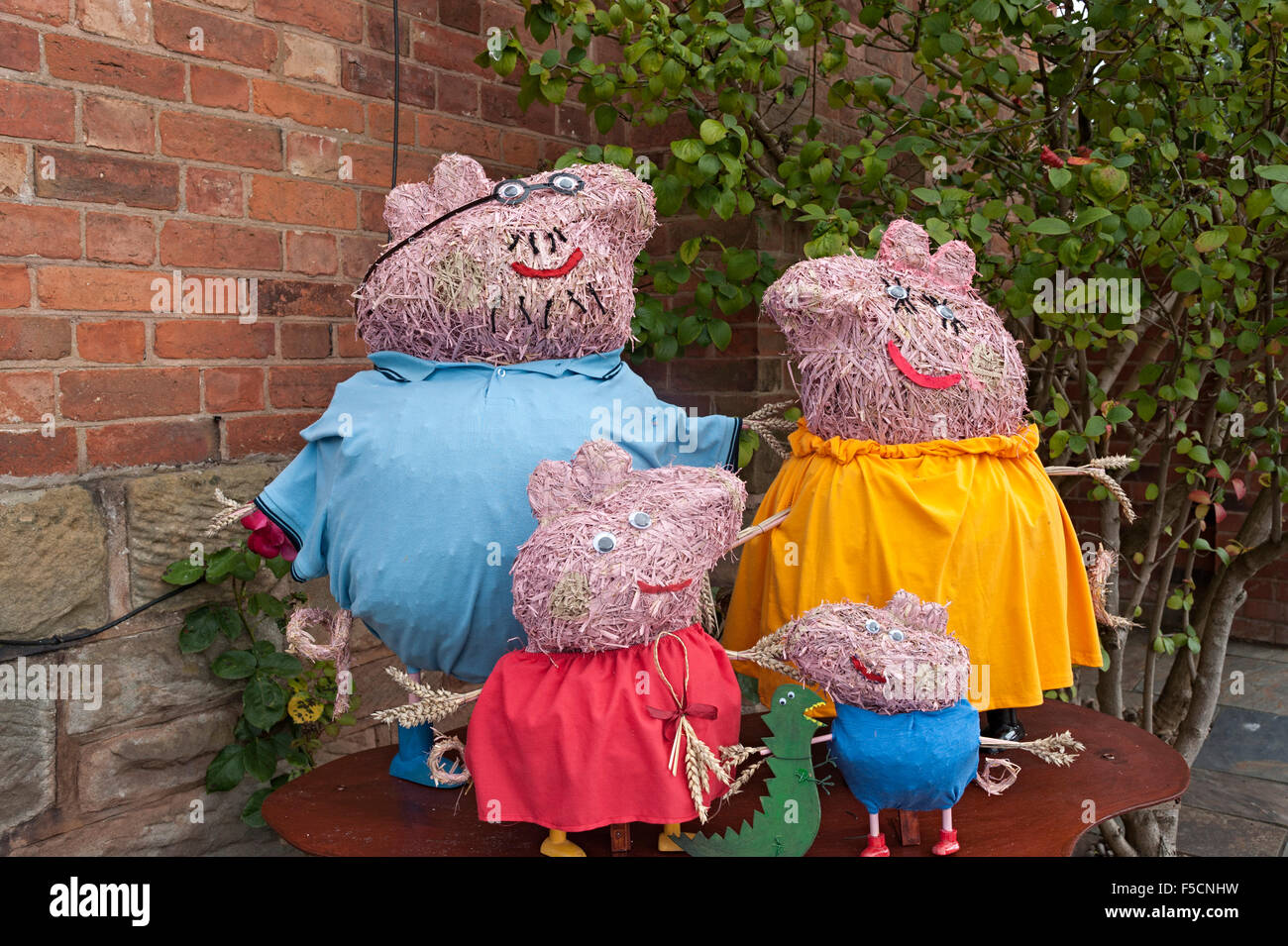 Pattingham scarecrow festival Staffordshire 2015 peppa pig Stock Photo