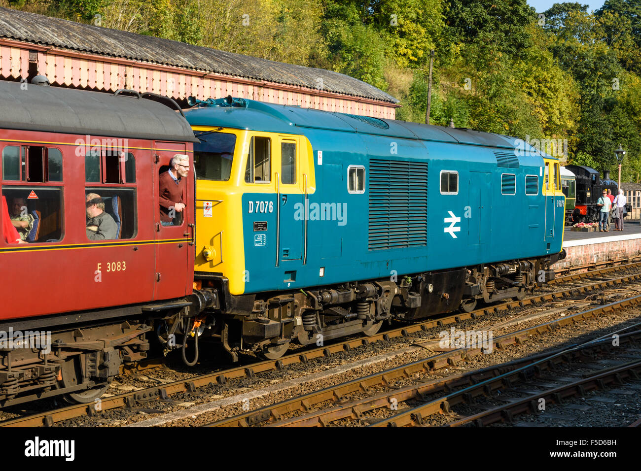 Class 35 Hymek D7076 arriving at Bewdley station on the Severn Valley