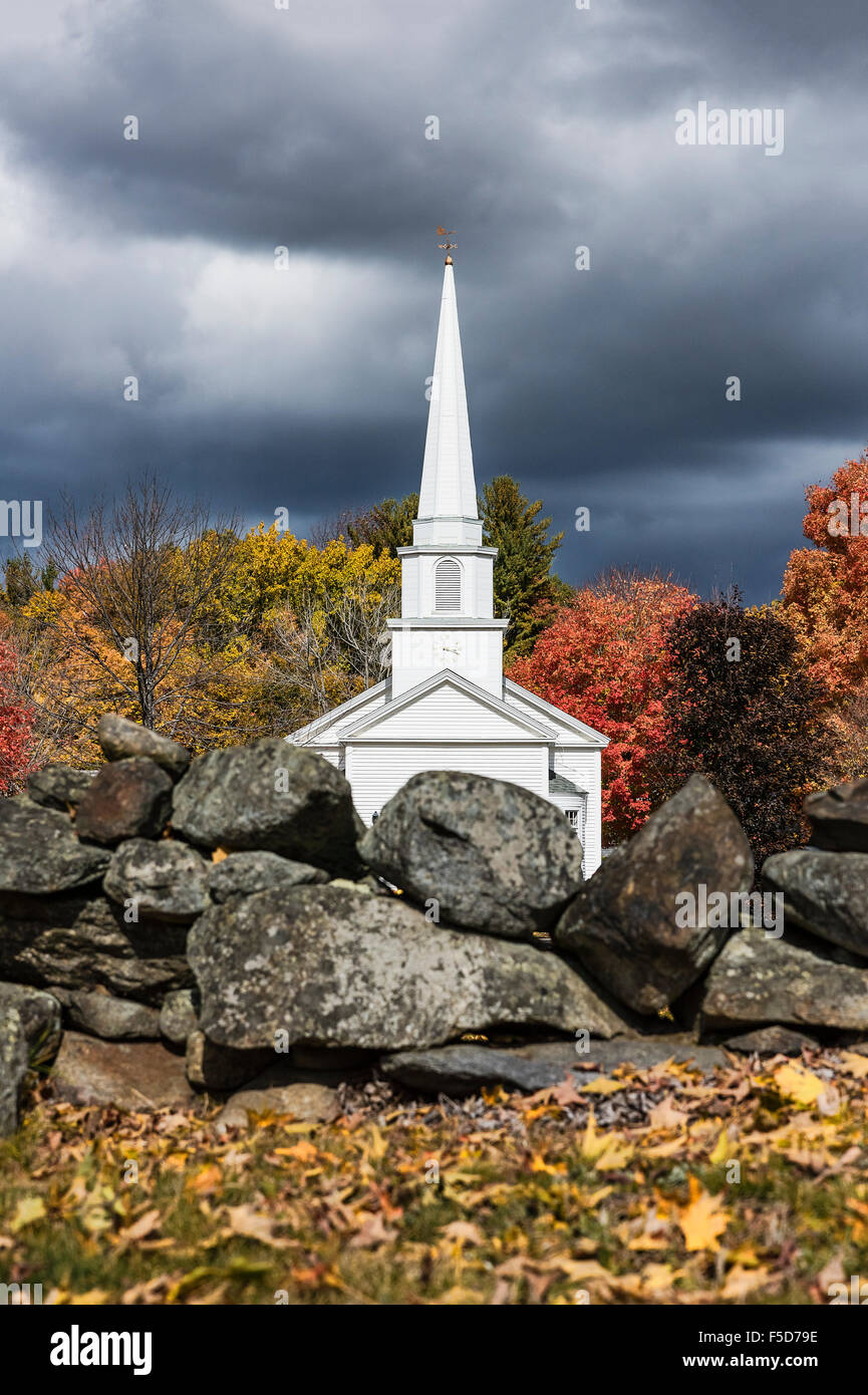 Charming New England church and stone wall in the village of Canterbury, New Hampshire, USA Stock Photo