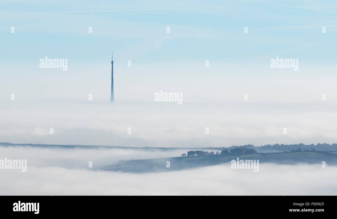 West Yorkshire, UK. 02nd Nov, 2015. Emley Moor television mast on a foggy day, West Yorkshire Credit:  christopher smith/Alamy Live News Stock Photo