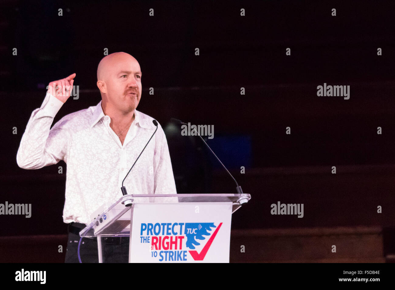 Westminster Central Hall, London, November 2nd 2015. Representing actors' and performers' union Equity, comedian Andy Parsons addresses the packed Westminster Central Hall. Credit:  Paul Davey/Alamy Live News Stock Photo