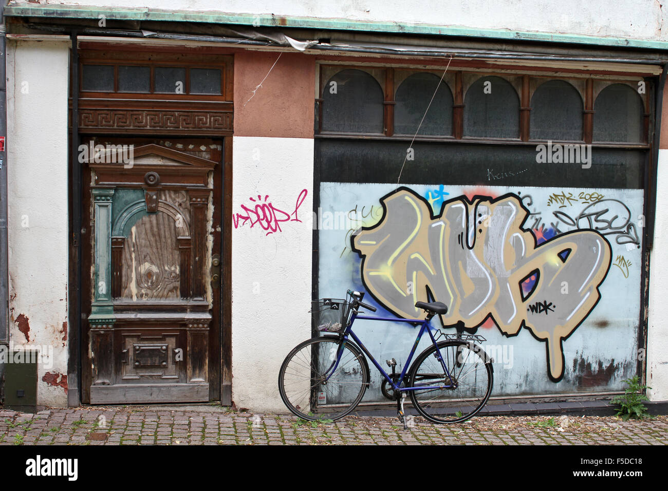 Fyn Graffiti House Art Urban High Resolution Stock Photography and Images -  Alamy