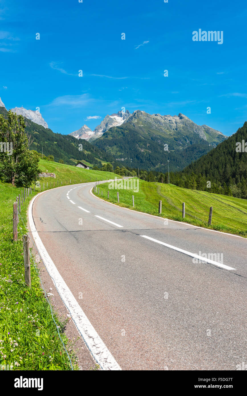 Vertical shot narrow rural hi-res stock photography and images - Alamy