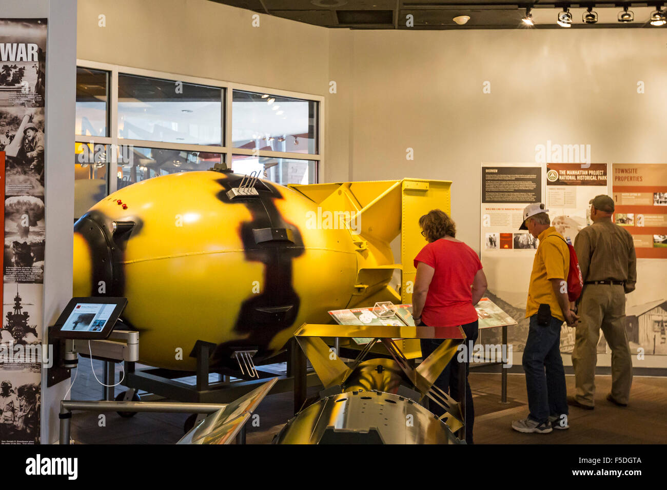 Los Alamos, New Mexico - The Bradbury Science Museum containsa  replicas of  Fat Man, the nuclear bomb dropped on Nagasaki. Stock Photo