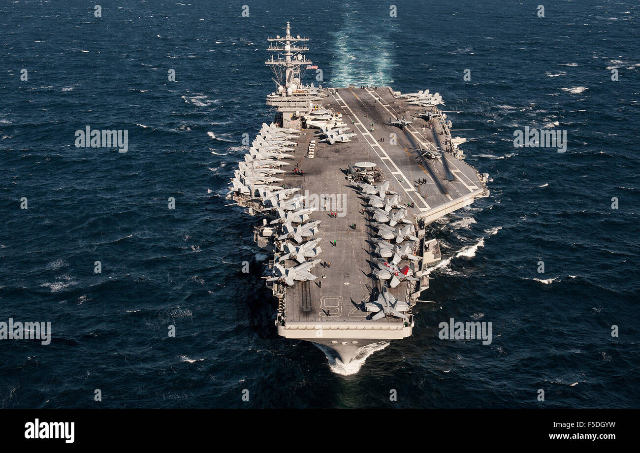 US Navy Nimitz-class aircraft carrier USS Ronald Reagan leads a formation with Republic of Korea naval ships October 28, 2015 off the Korean Peninsula. Stock Photo