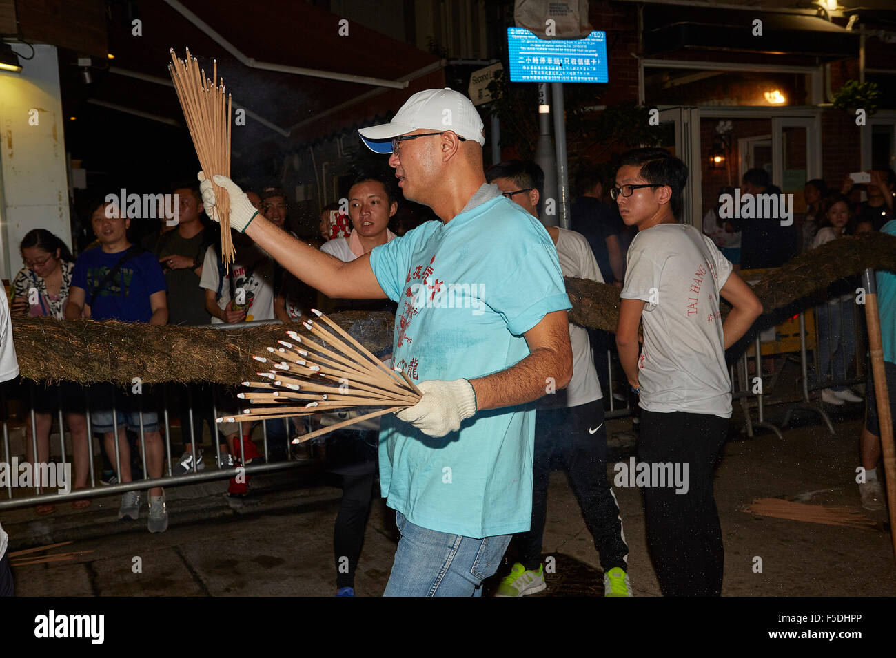 Fire dragon dance performers hi-res stock photography and images - Alamy