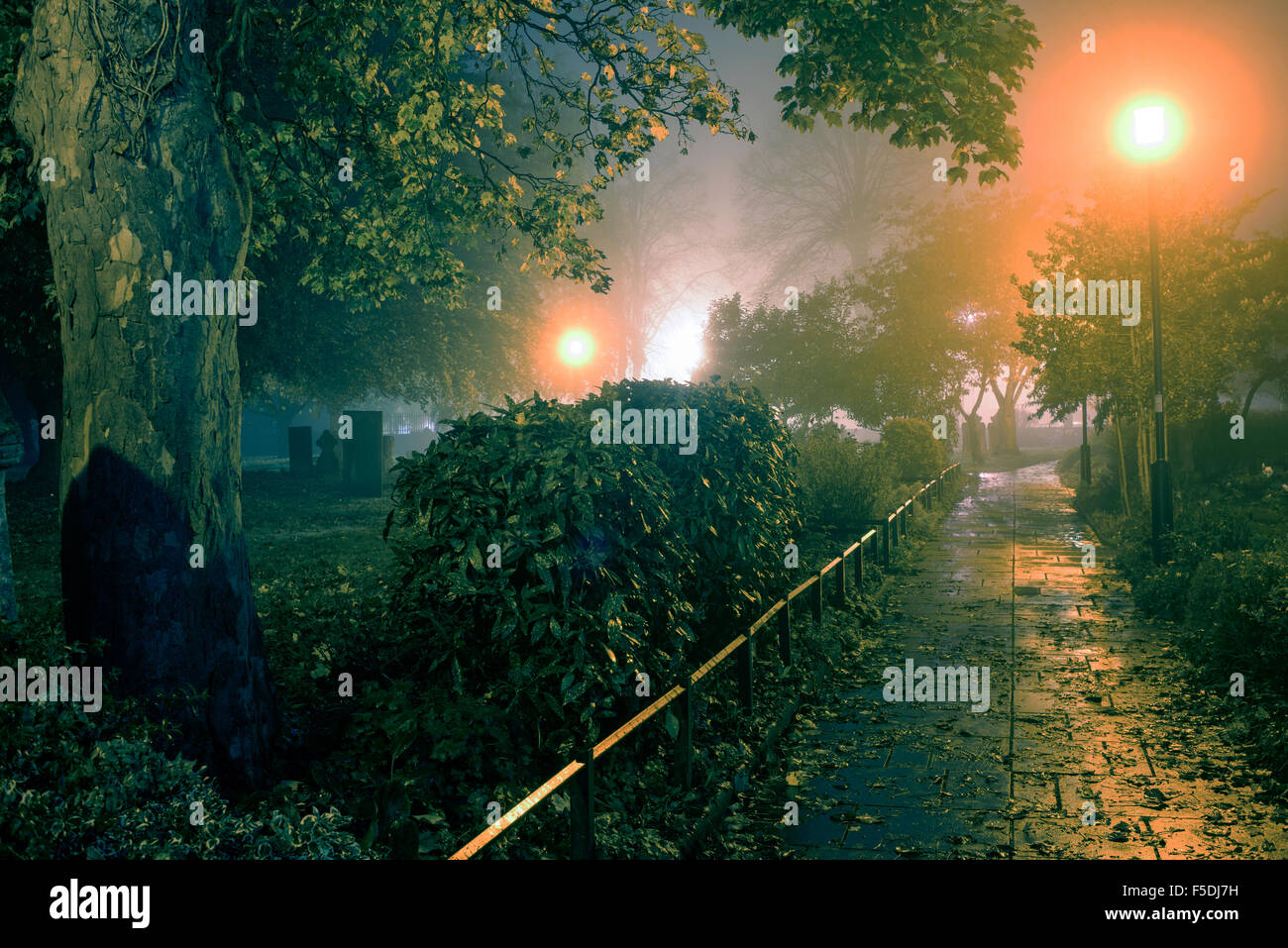 Hucknall, Nottinghamshire, UK:02nd November 2015 .Dense fog remains to night around the east Midlands area, set to clear some time during Tuesday .Hucknall parish church St Mary Magdalene burial place of poet Lord Byron looking Erie in the evening mist . Credit: IFIMAGE/Alamy Live News Stock Photo