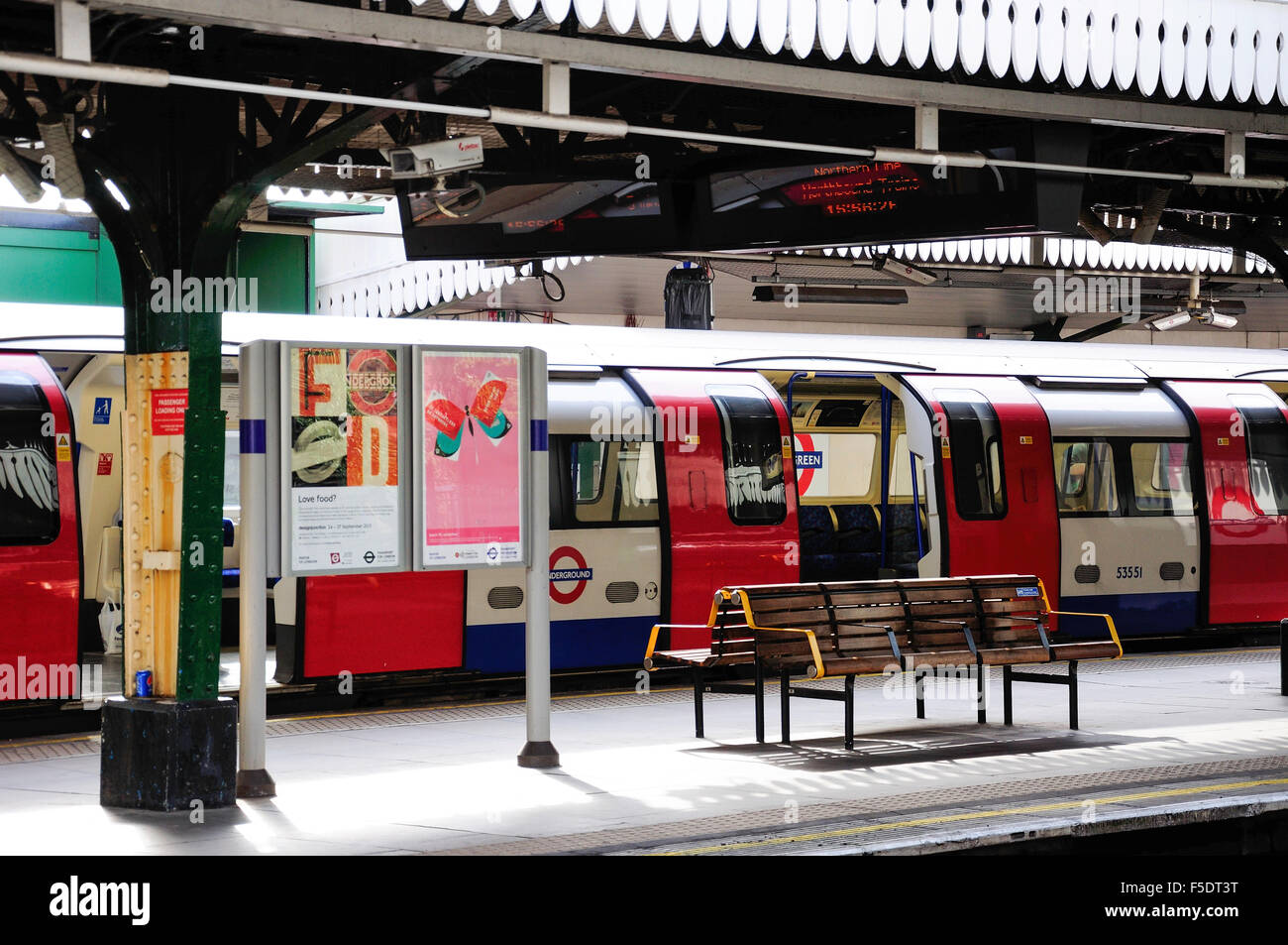 Platform at Golders Green Underground Station, Golders Green, London Borough of Barnet, London, England, United Kingdom Stock Photo
