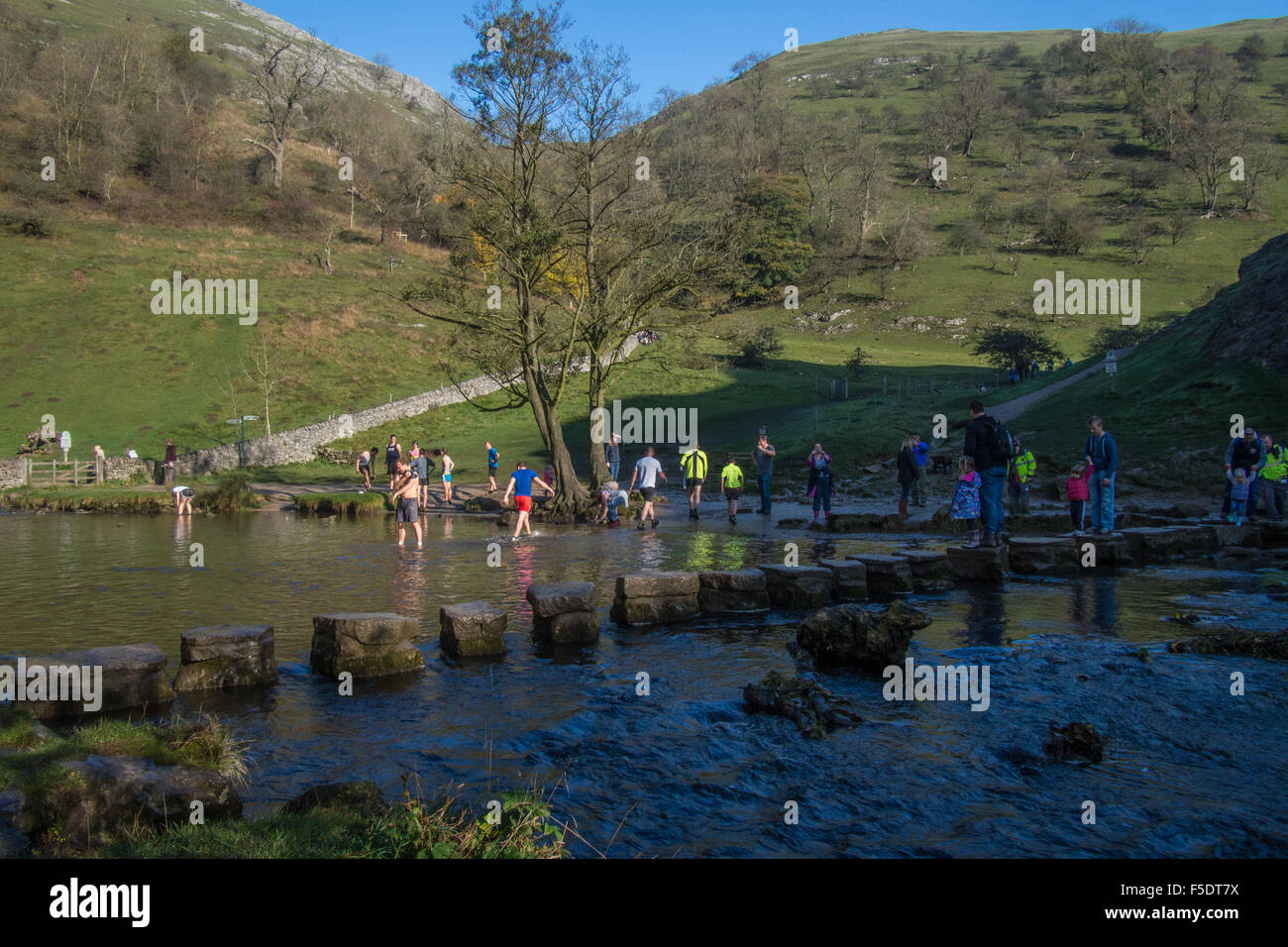 Stepping Stones at Dovedale in the Peak District near Ashbourne, Derbyshire, England. Stock Photo