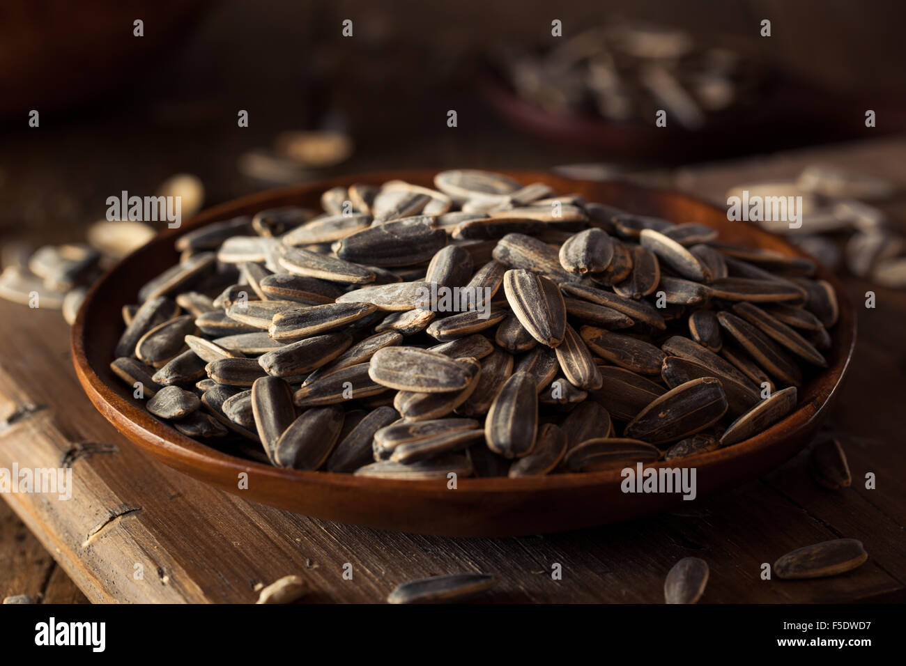 Eat seeds hi-res stock photography and images - Alamy