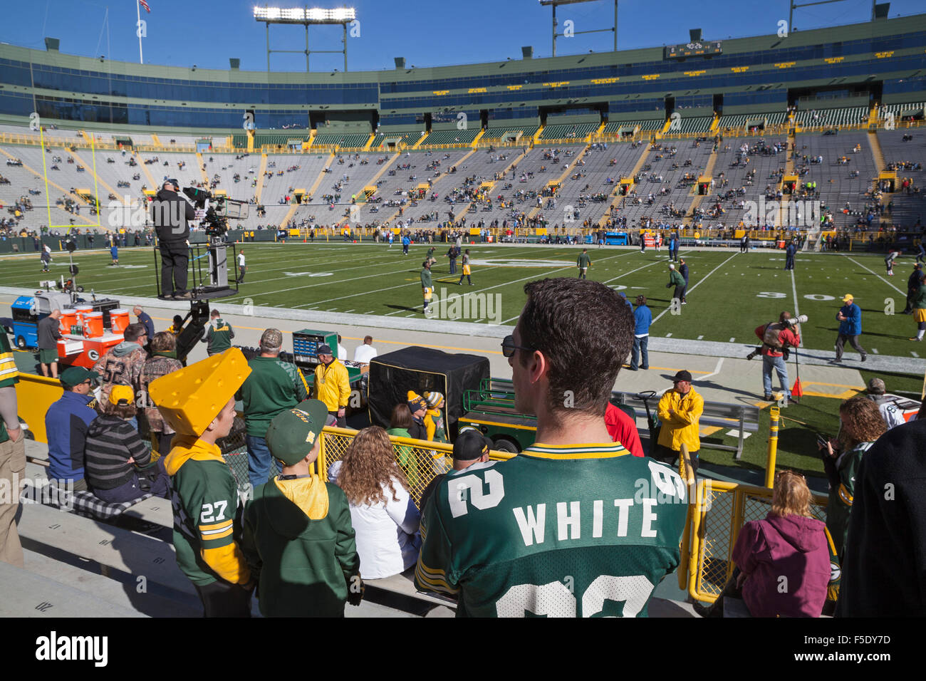 Lambeau leap hi-res stock photography and images - Alamy