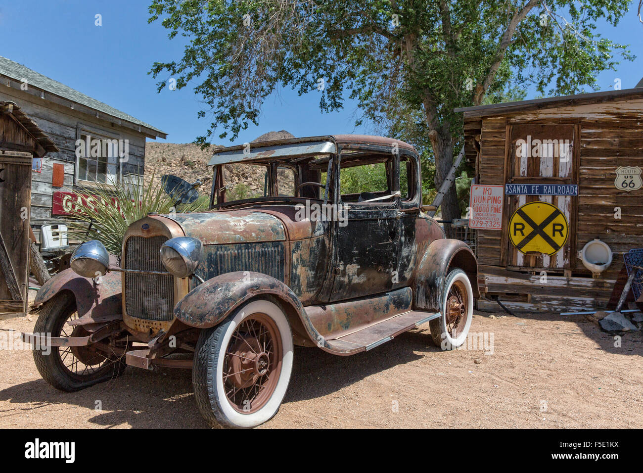 Tin Lizzy vor dem Hackberry General Store, Kingman, Arizona, USA Stock Photo Alamy