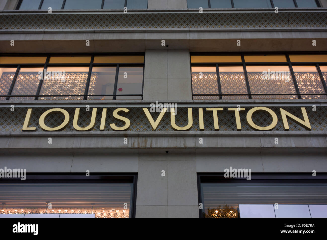 People in front of Louis Vuitton Maison Champs Élysées in Paris