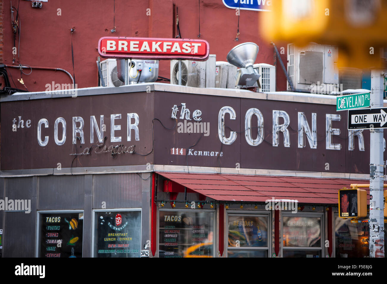 Corner deli new york hires stock photography and images Alamy