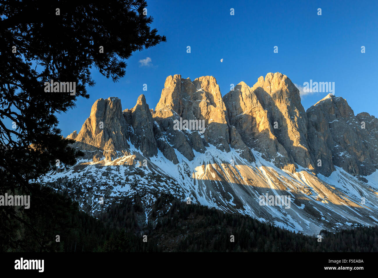 The group of Odle and its peaks at sunrise, St. Magdalena, Funes Valley, South Tyrol, Dolomites, Italy, Europe Stock Photo