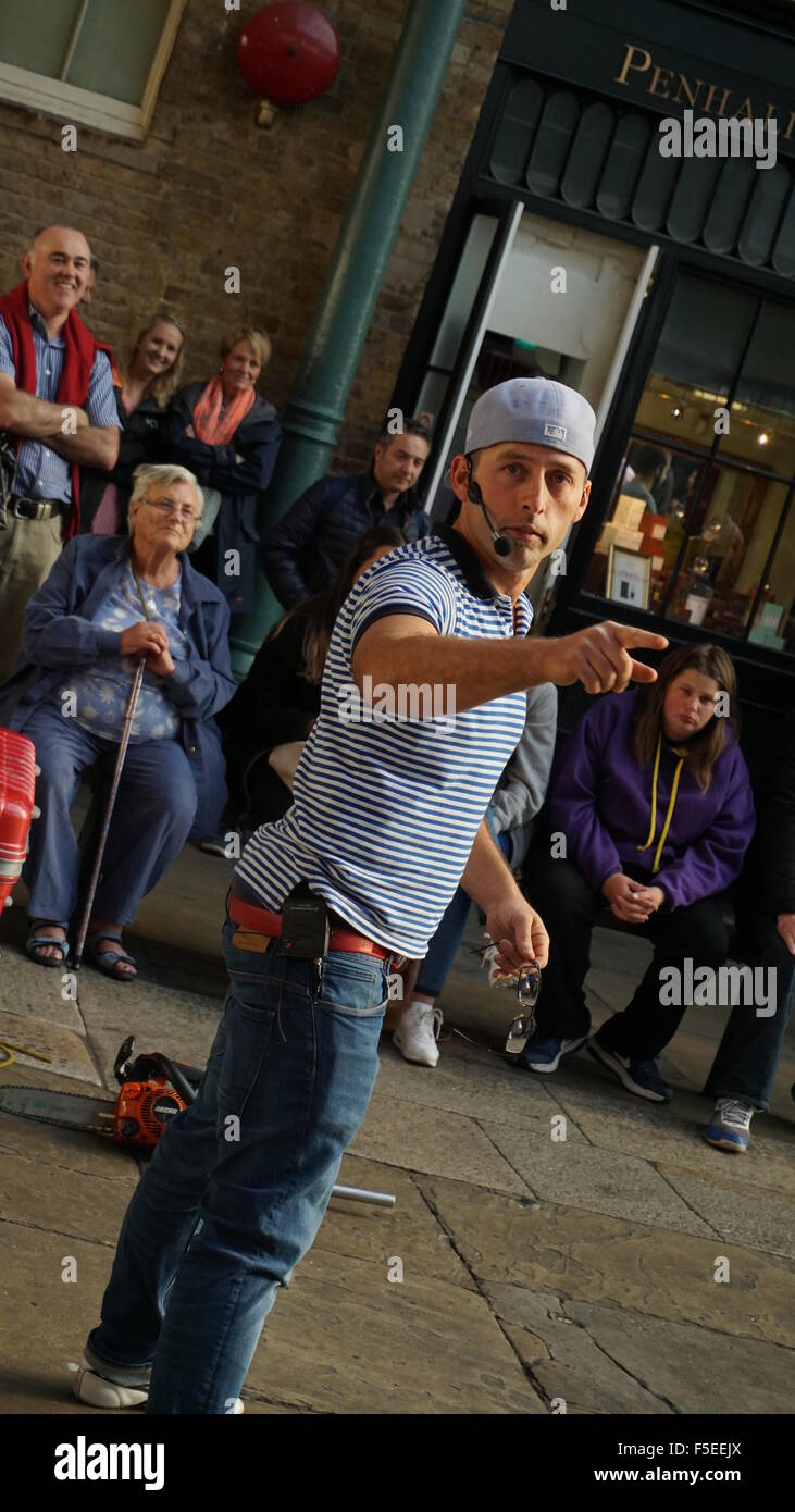 Knife thrower hi-res stock photography and images - Alamy