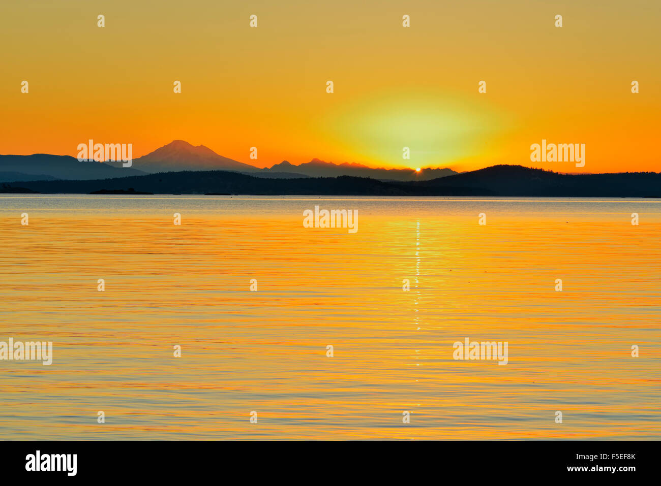 Mount Baker and Cordova Bay at dawn, Victoria, British Columbia, Canada ...