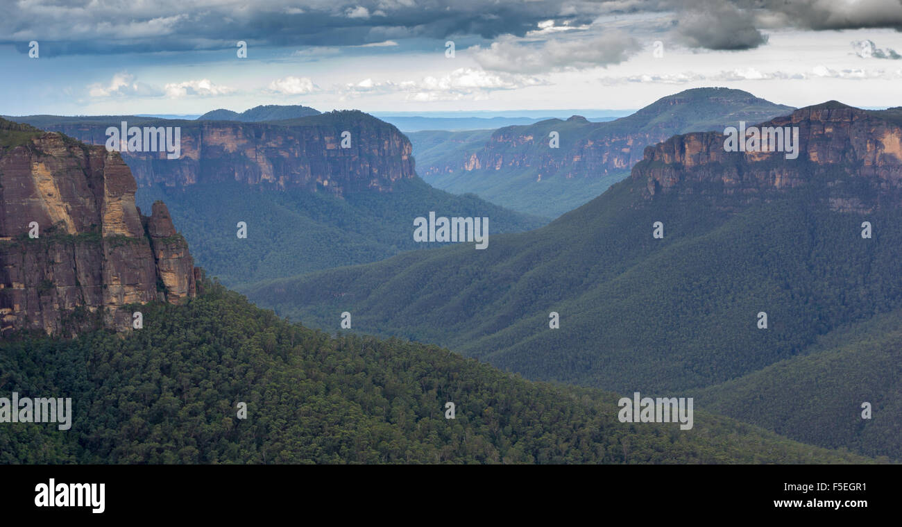 Blue mountains landscape australia hi-res stock photography and images ...