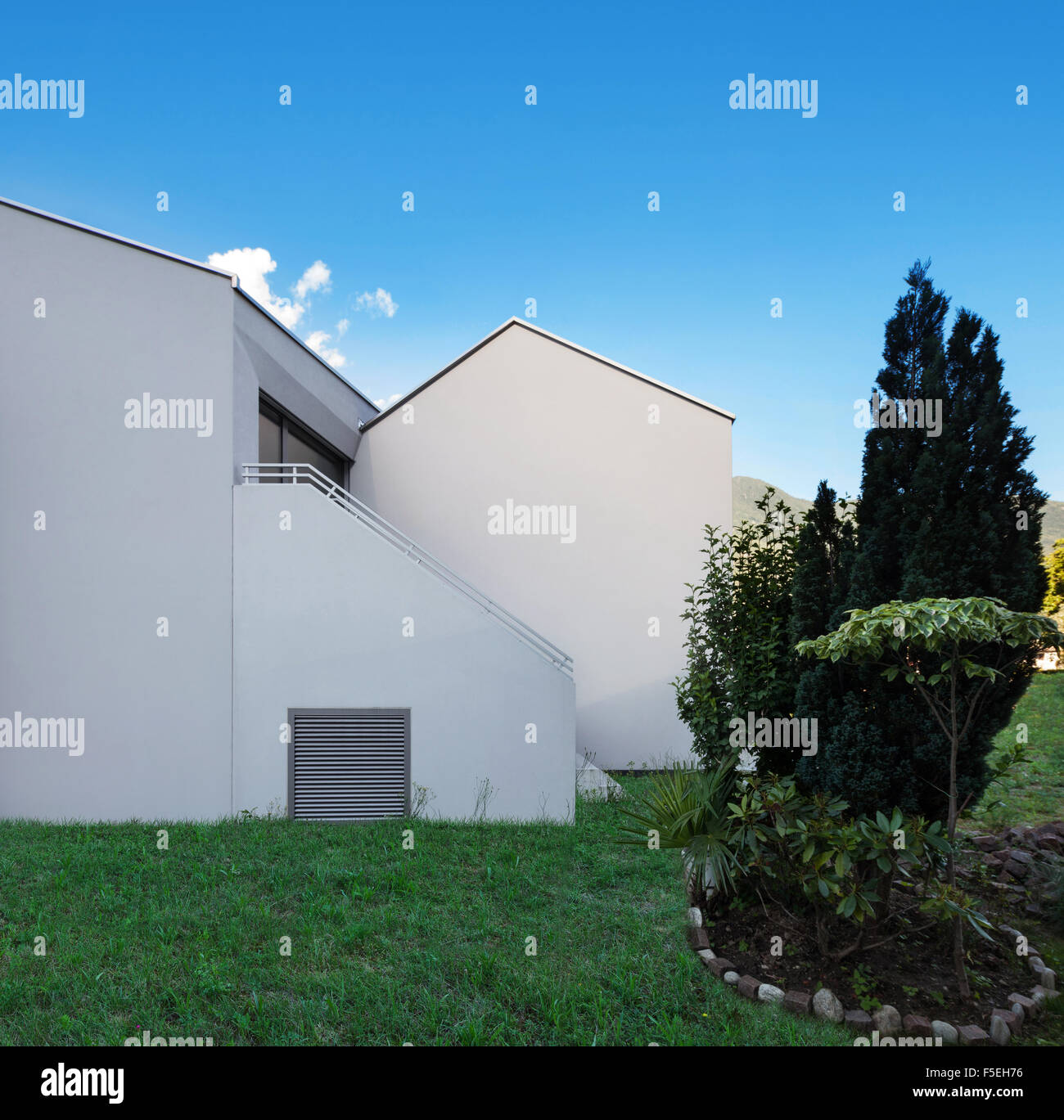 architecture, back view of a white house, outdoors Stock Photo - Alamy