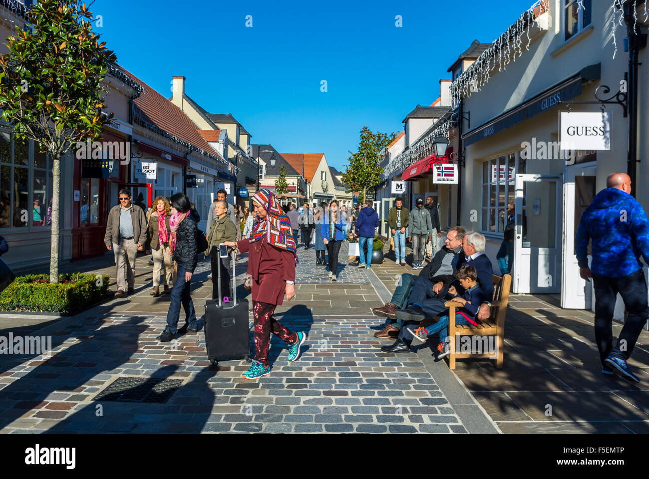 Paris, France, Street Scene, People Shopping Luxury Stores in "La