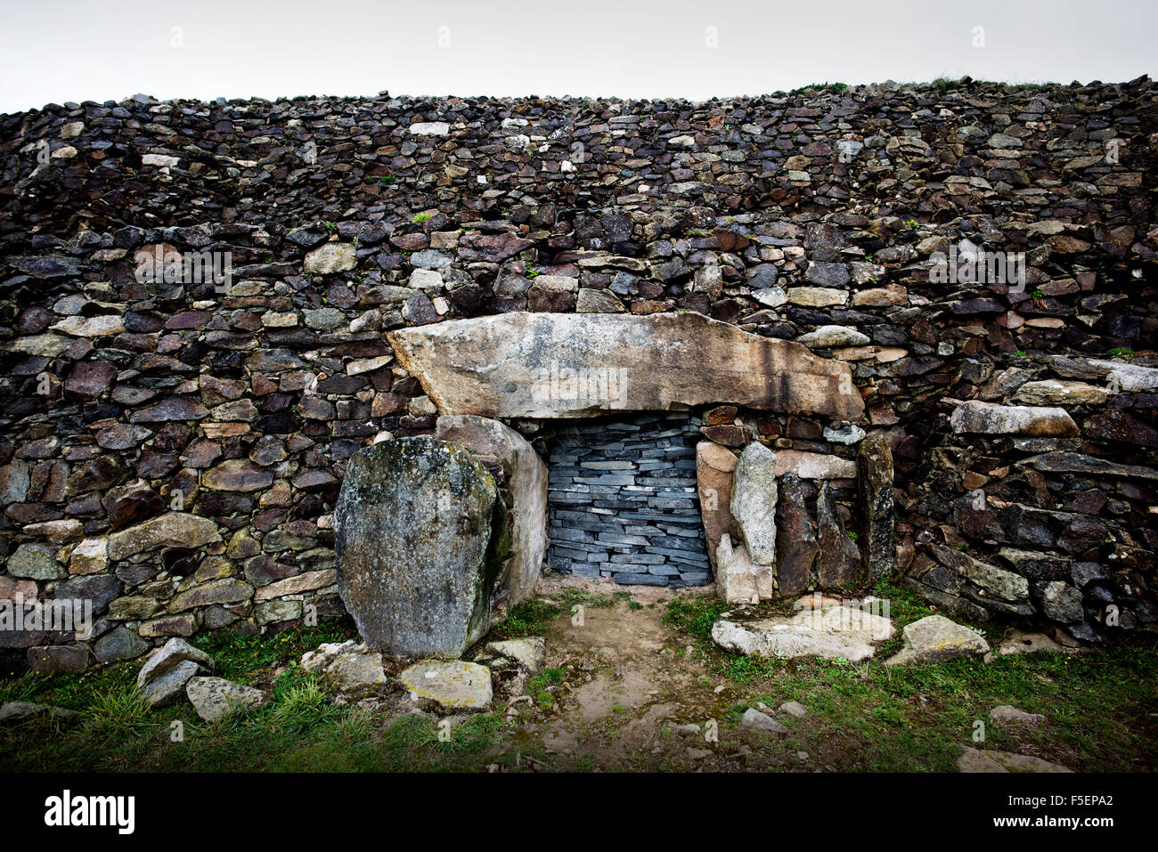 Barnenez. Cairn de Barnenez, Kernelehen peninsular,Brittany,France. Oct