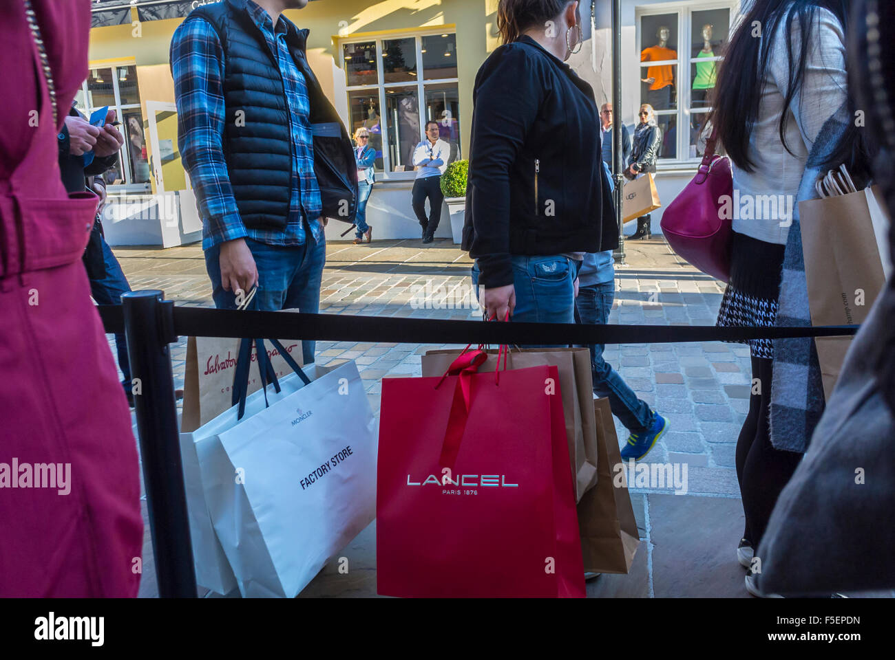 Paris, France, Family Shopping in Luxury Stores, in "La Vallee Village",  Discount Shops, Queuing on Street "Marne-la-Vallée Stock Photo - Alamy