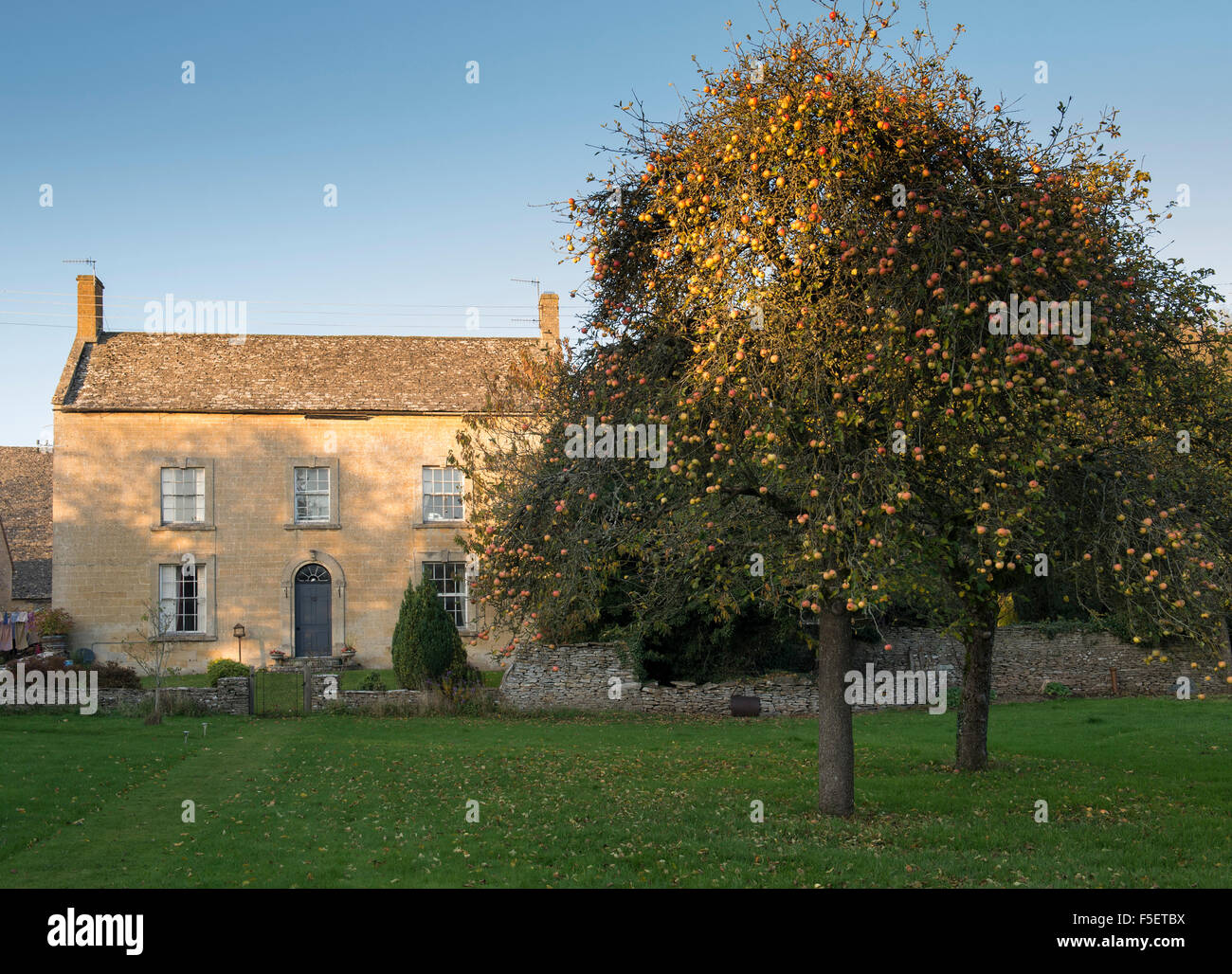 Cotswolds and doors hires stock photography and images Alamy
