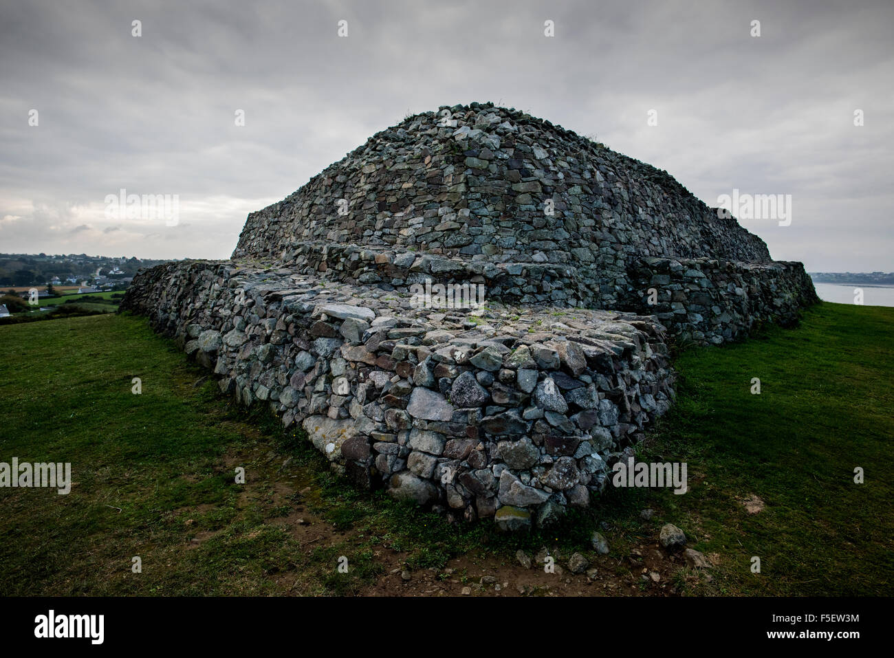 Barnenez. Cairn de Barnenez, Kernelehen peninsular,Brittany,France. Oct