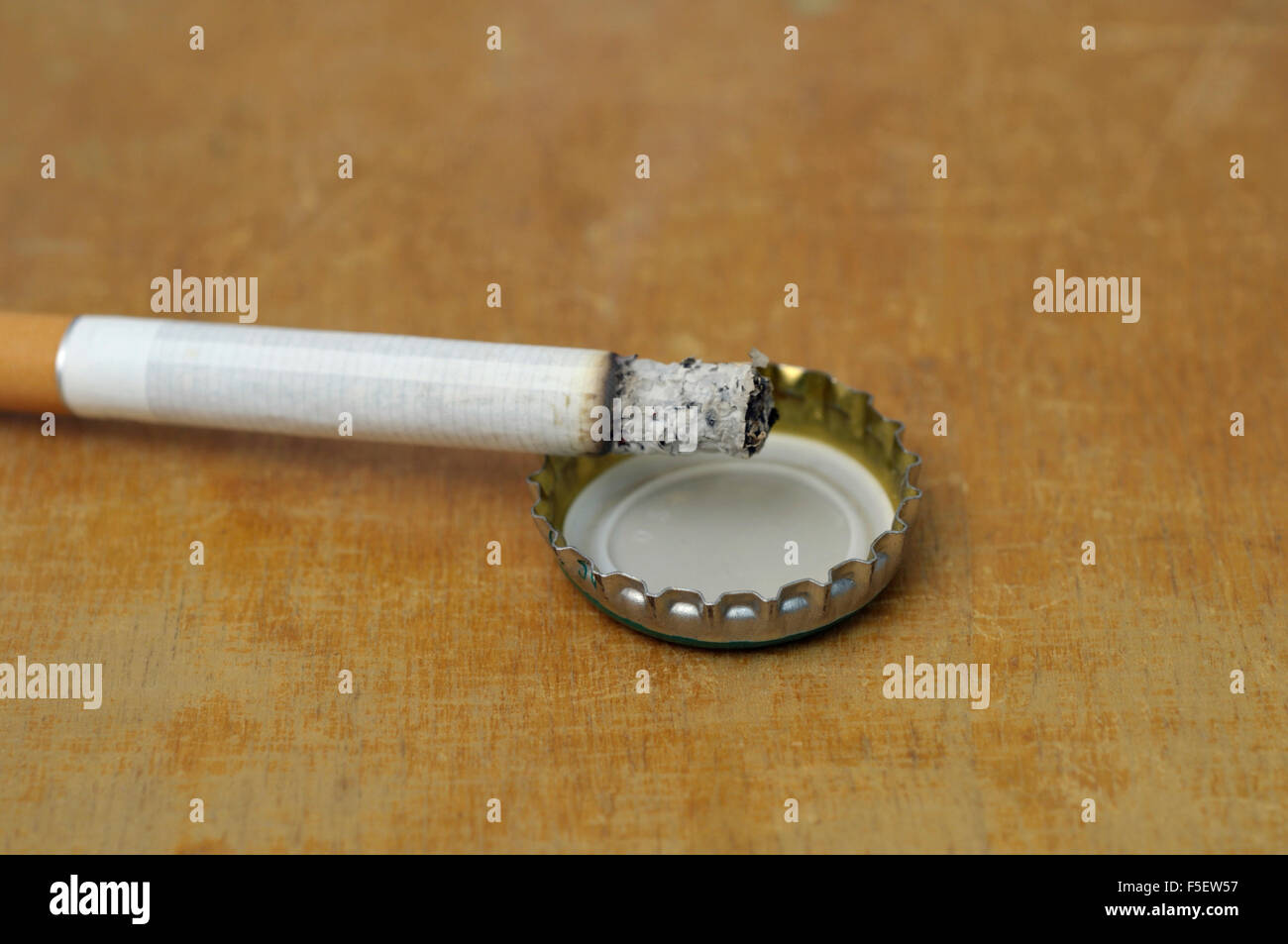 Used ashtray hires stock photography and images Alamy