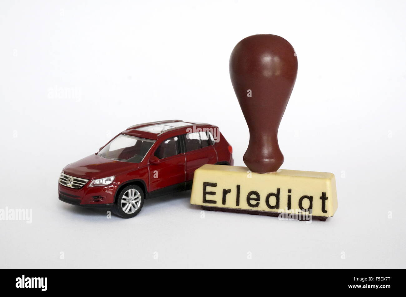 ILLUSTRATION - A Volkswagen car model 'VW Tiguan' next to a stamp with the inscription 'Done' on it. The photo was taken on 15 October 2015. Photo: S. Steinach - NO WIRE SERVICE - Stock Photo