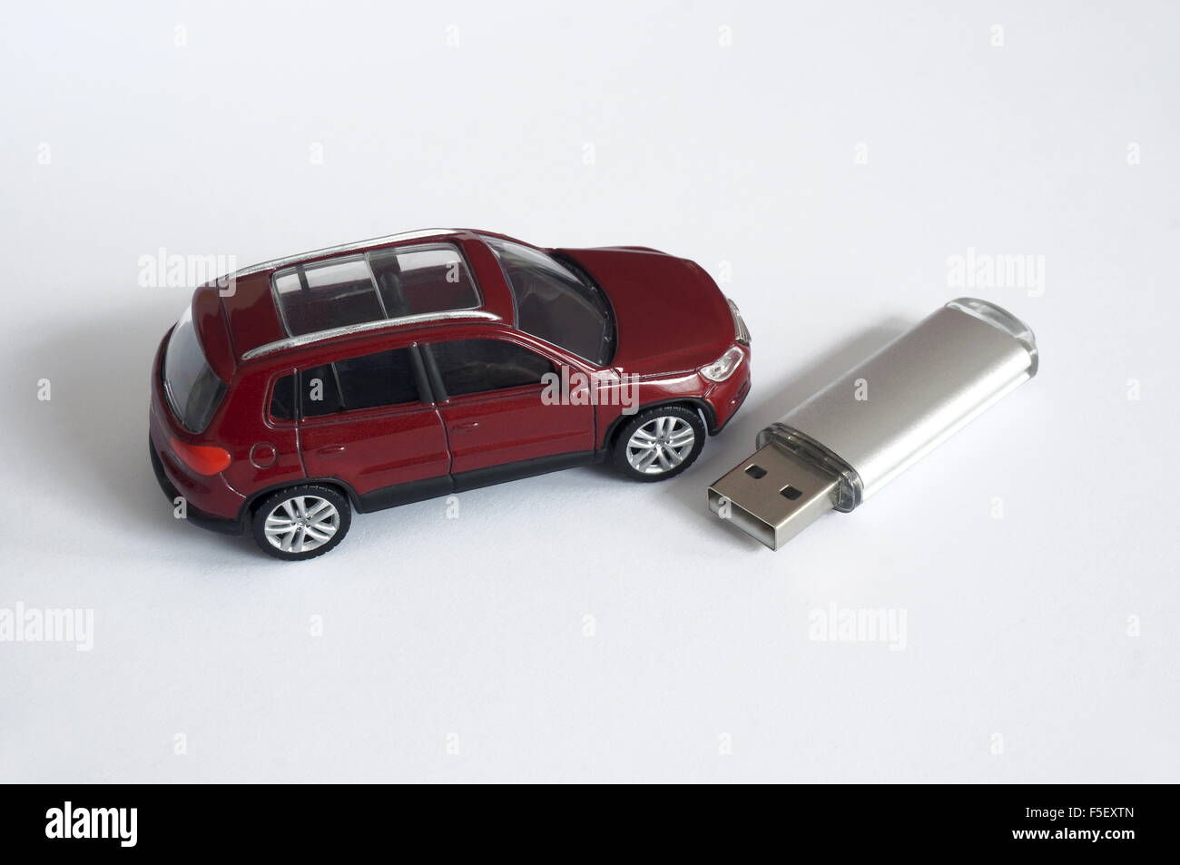 ILLUSTRATION - A Volkswagen car model 'VW Tiguan' next to an USB stick. The  photo was taken on 16 October 2015. Photo: S. Steinach - NO WIRE SERVICE –  Stock Photo - Alamy