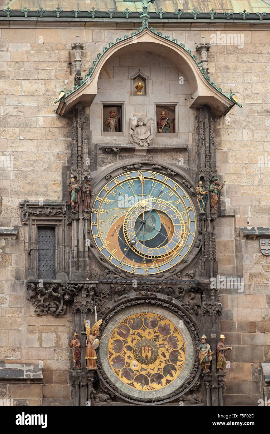 Clock with moving figures hi-res stock photography and images - Alamy