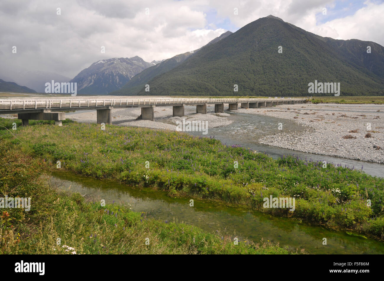 One-lane bridge crossing the Waimakariri river at the Arthur's Pass, South Island, New Zealand Stock Photo
