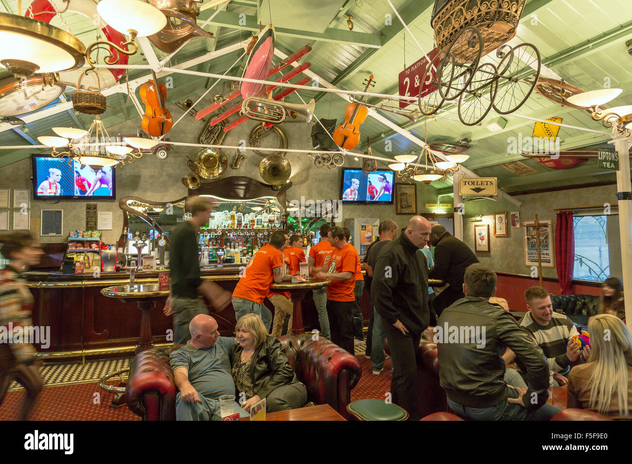 Brighton United Kingdom Original Pub Victoria S Bar On Brighton Pier Stock Photo Alamy