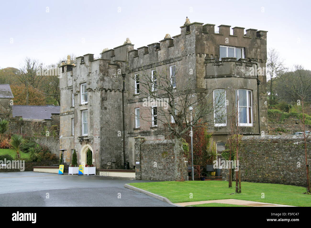 Amroth castle hires stock photography and images Alamy