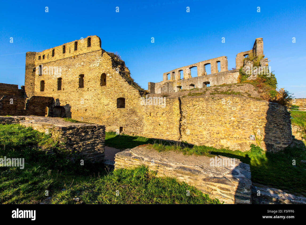 Rheinfels castle ruins hi-res stock photography and images - Alamy
