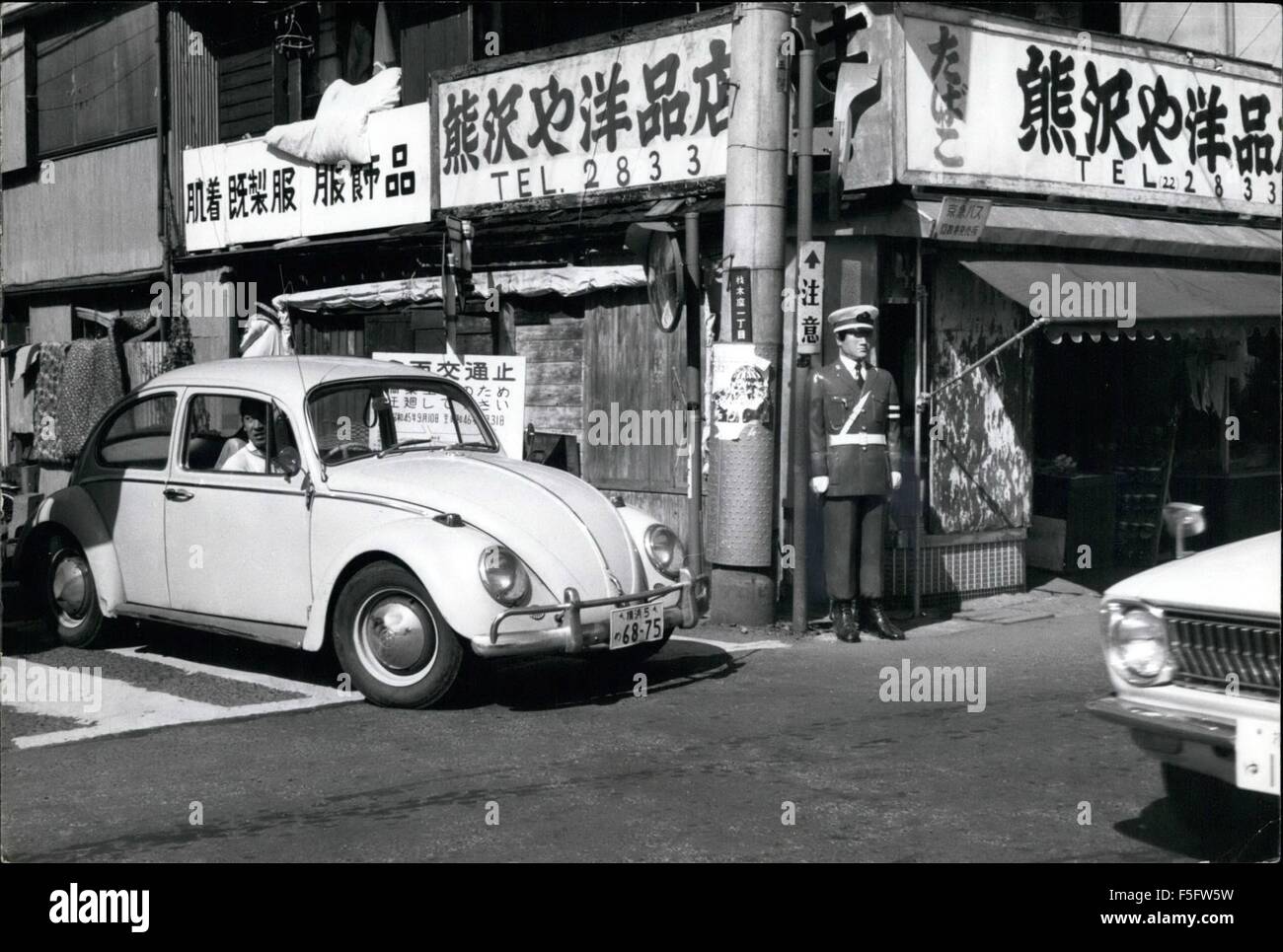 Dummy Cops Slow Speedsters In Japan High Resolution Stock Photography And Images Alamy Dummy Cops Slow Speedsters In Japan High Resolution Stock Photography And Images Alamy