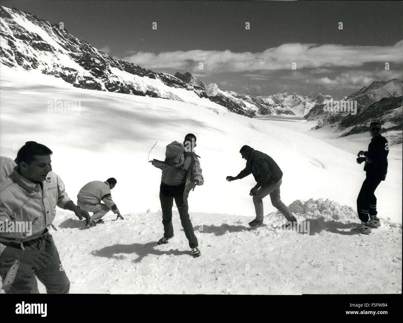 1972 - Gulf Warriors in the Swiss Alps: American soldiers enjoy the ...