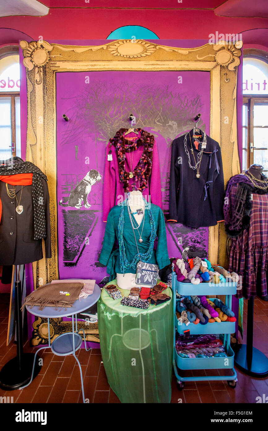 Artistic store clothing websites