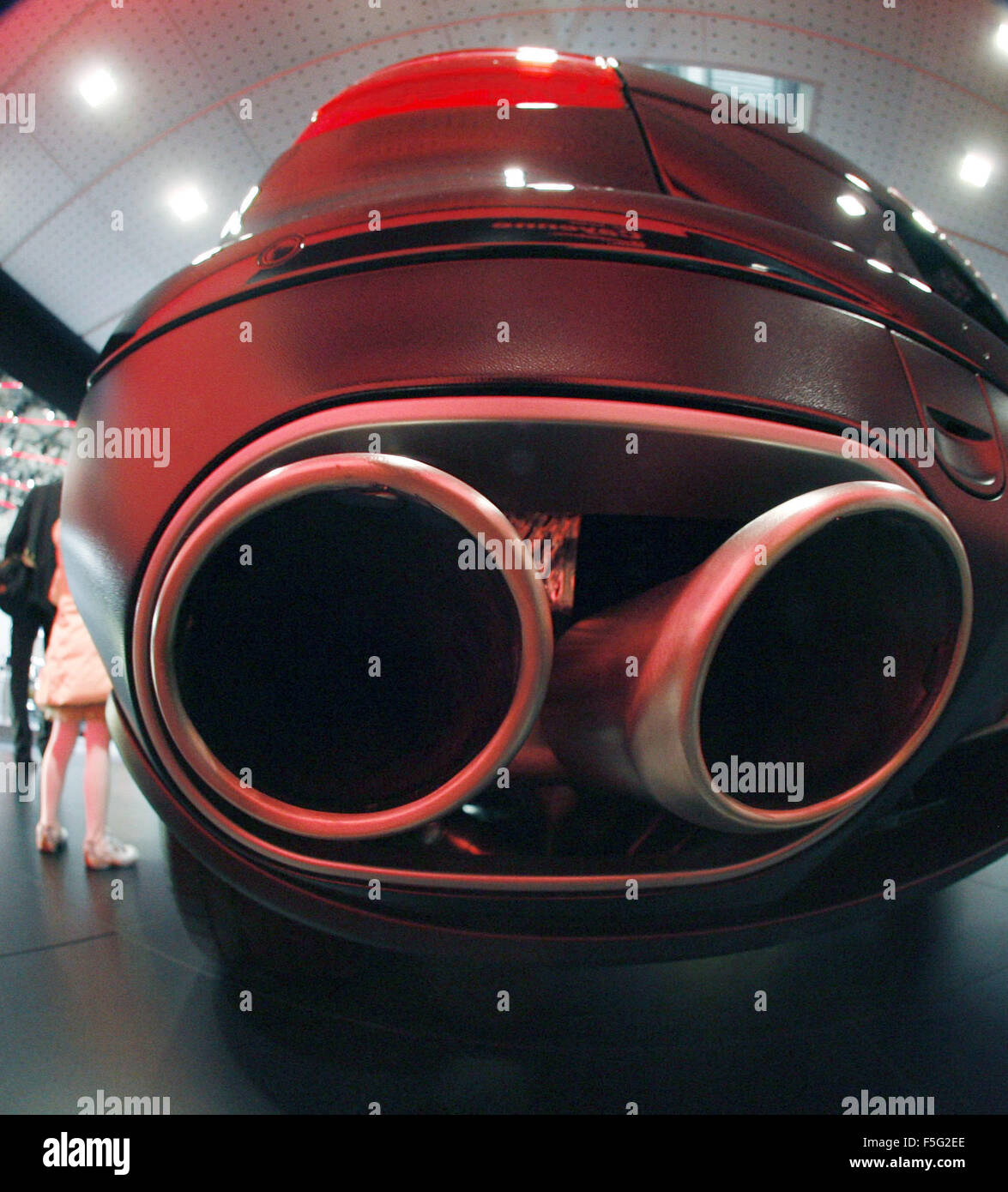 The picture shows the exhaust pipes of a Porsche Cayenne Turbo at the