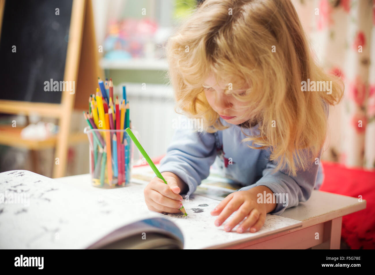 Portrait of child girl drawing with colorful pencils Stock Photo - Alamy