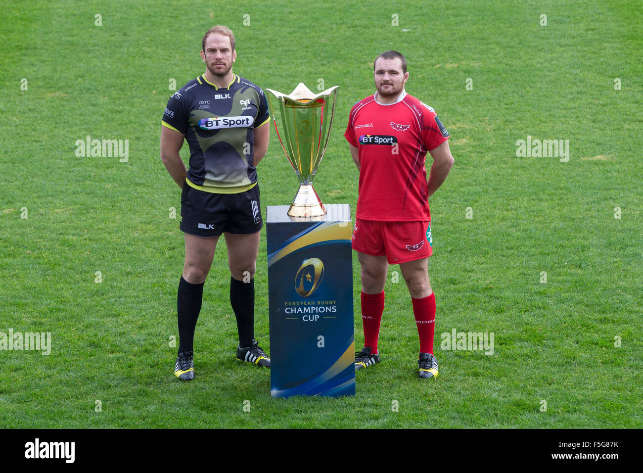 Twickenham Stoop, London, UK. 04th Nov, 2015. European Rugby Champions Cup media launch. Welsh PRO12 team captains pose with the Champions Cup trophy at Twickenham Stoop. (l-r: Ospreys' Alun-Wyn Jones, Scarlets' Ken Owens) Credit:  Action Plus Sports/Alamy Live News Stock Photo