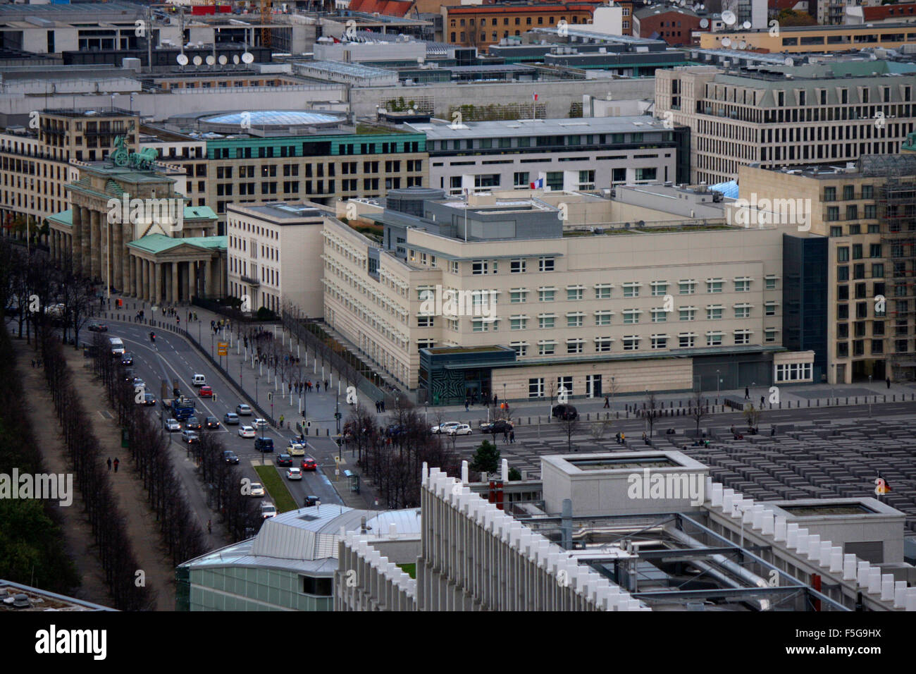 Luftbild: Brandenburger Tor, die US amerikanische Botschaft, von der aus vermutlich das gesamte politische Berlin, inklusive der Stock Photo